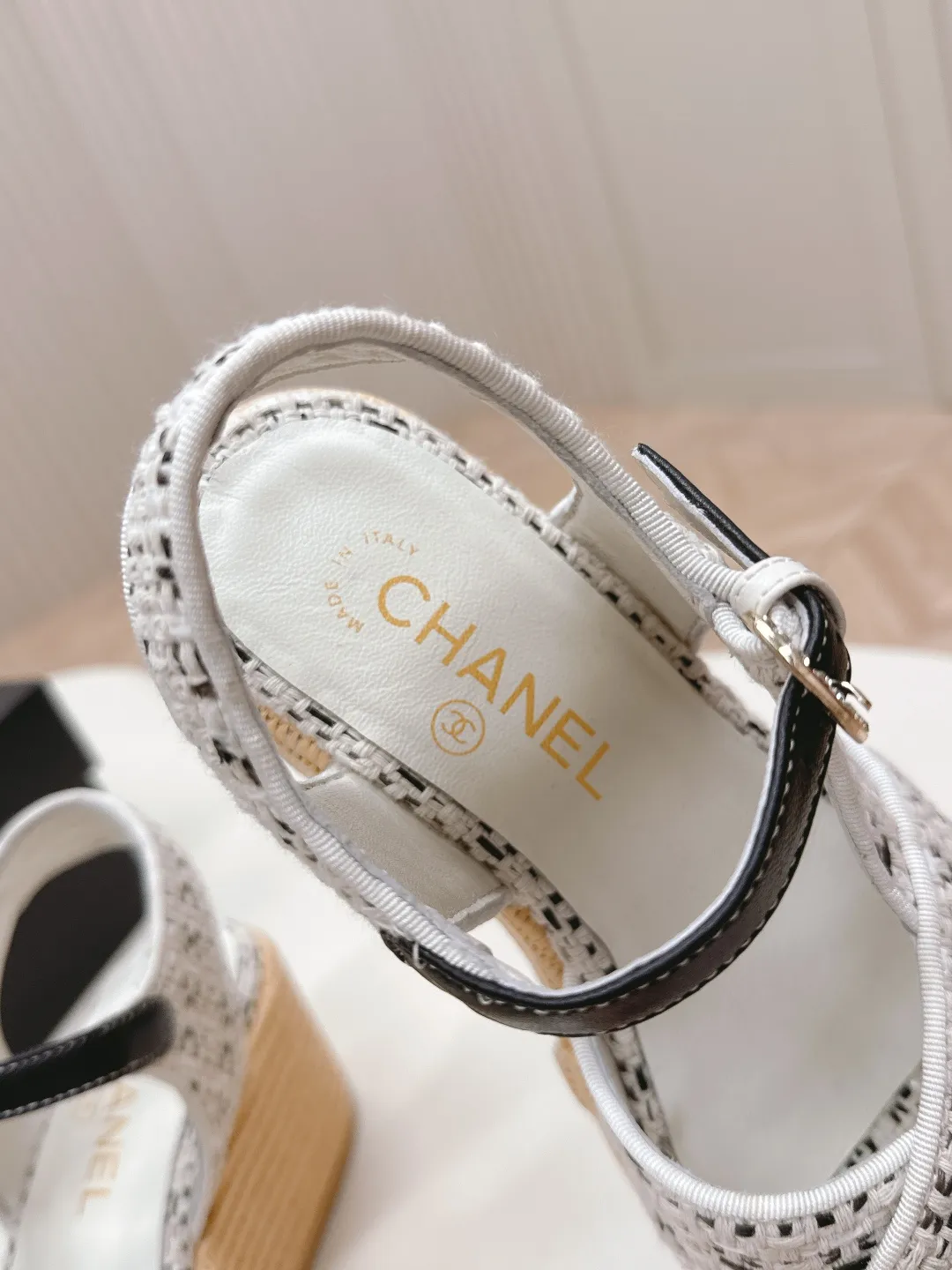 👟👟Ex-factory price 600👟👟 CHANEL Chanel 2025 new sandals and slippers series classic series every style is great rhombus platform sandals and slippers elegant and noble comfortable and versatile upper: sheepskin, woven cloth foot pads: sheepskin sole: rubber outsole size: 35-40